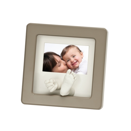 Baby Art nuotraukos rėmelis su 3D pėdute ir rankyte (TAUPE)