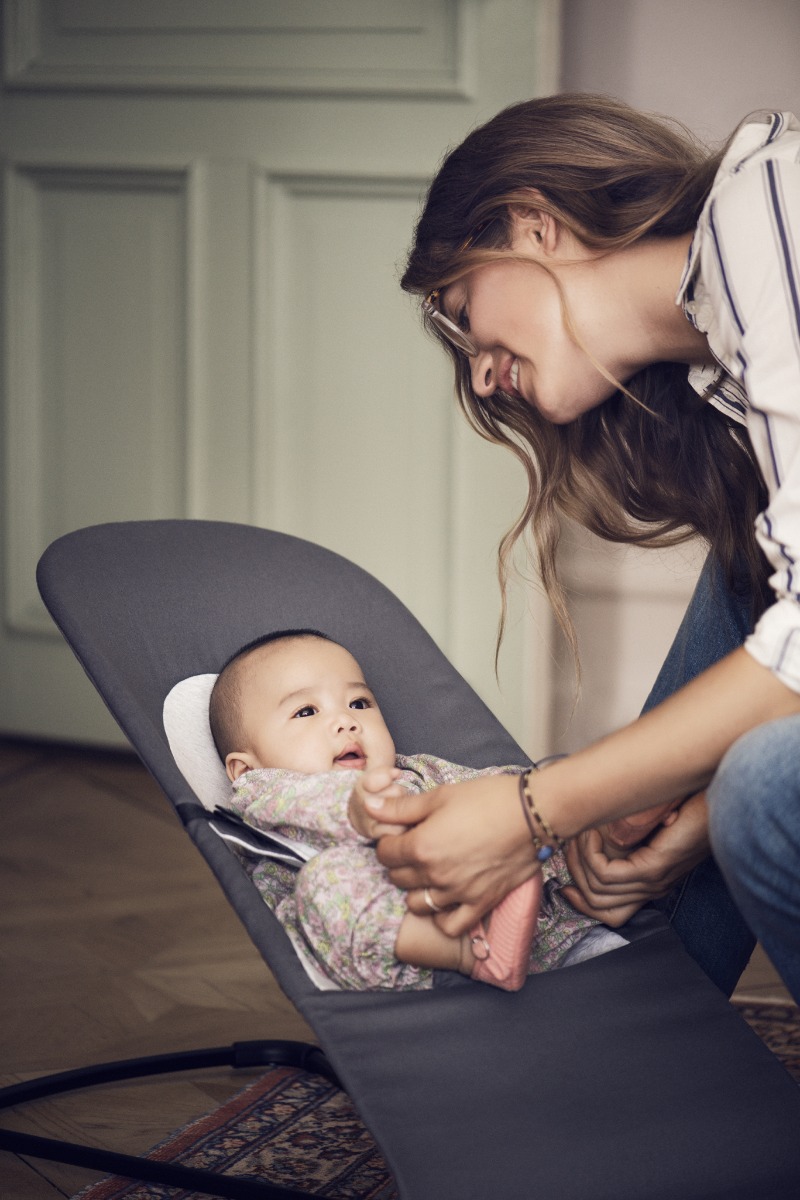 Gultukas BabyBjorn Balance Soft BEIGE/GREY JERSEY Gultukas BabyBjorn Balance Soft BEIGE/GREY JERSEY